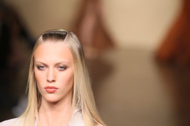 donna karan moda modelleri atrunway finali show