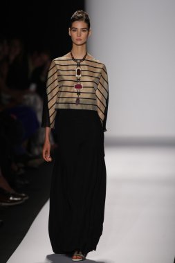 carolina herrera göstermek de pist model yürür