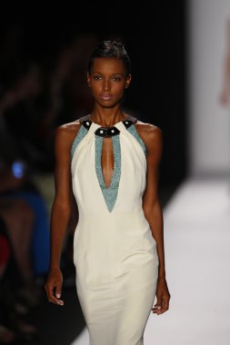 carolina herrera göstermek de pist model yürür