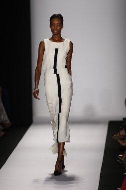 carolina herrera göstermek de pist model yürür