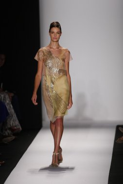 carolina herrera göstermek de pist model yürür