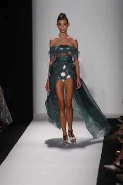 carolina herrera göstermek de pist model yürür
