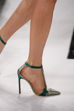 carolina herrera göstermek de pist model yürür