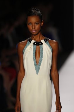 carolina herrera göstermek de pist model yürür