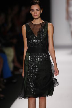 carolina herrera göstermek de pist model yürür