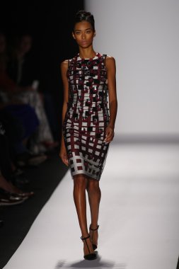 carolina herrera göstermek de pist model yürür