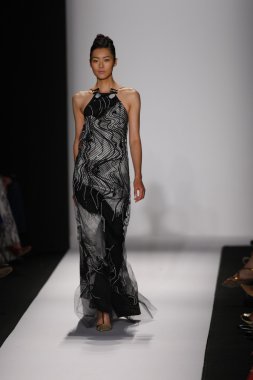 carolina herrera göstermek de pist model yürür