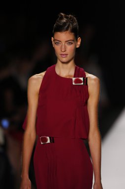 carolina herrera göstermek de pist model yürür