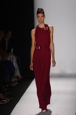 carolina herrera göstermek de pist model yürür