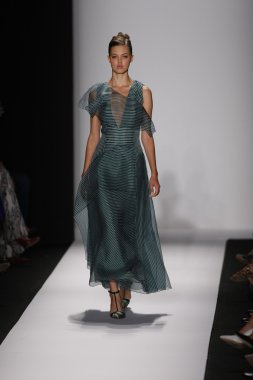 carolina herrera göstermek de pist model yürür