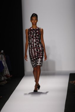 carolina herrera göstermek de pist model yürür