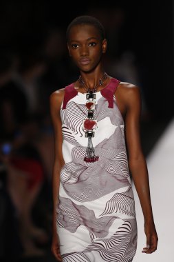 carolina herrera göstermek de pist model yürür