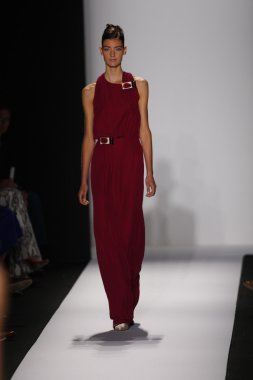 carolina herrera göstermek de pist model yürür