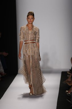 carolina herrera göstermek de pist model yürür