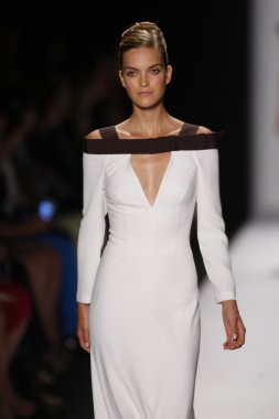 carolina herrera göstermek de pist model yürür