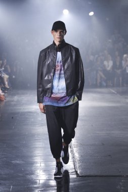 y-3 pist model yürür