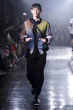 y-3 pist model yürür