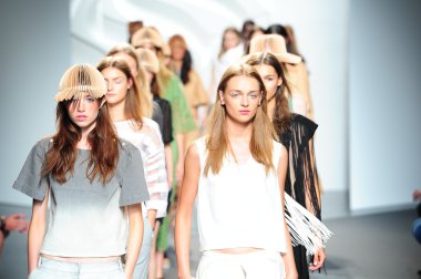 modelleri pist finale tibi Show'da yürümek.
