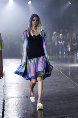 y-3 pist model yürür