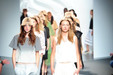 modelleri pist finale tibi Show'da yürümek.