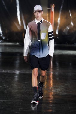 y-3 pist model yürür