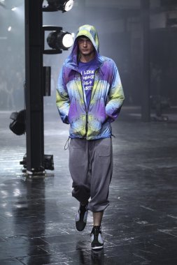 y-3 pist model yürür