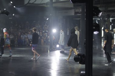 y-3 pist modelleri yürümek