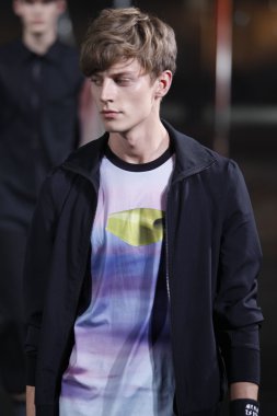 y-3 pist model yürür