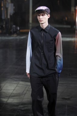 y-3 pist model yürür