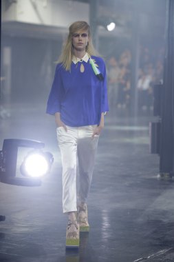 y-3 pist model yürür