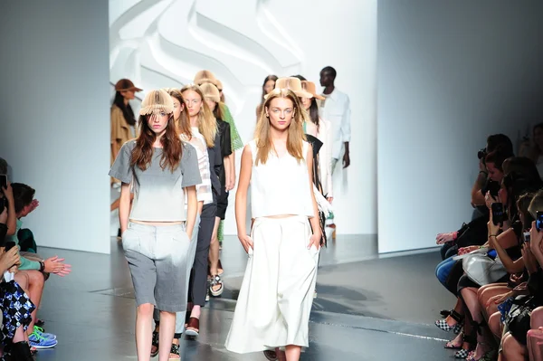 Models walk the runway finale at Tibi show — Stock Photo, Image