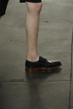 duckie kahverengi Show'da pist model yürür