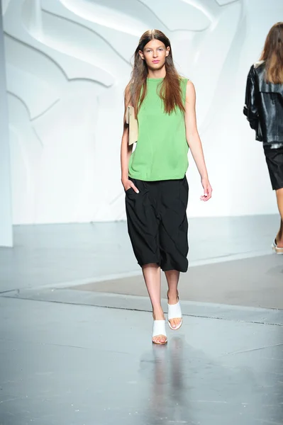 Model at the Tibi Spring show — Stock Photo, Image