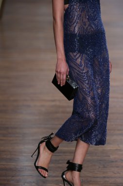 jason wu Show'da pist model yürür