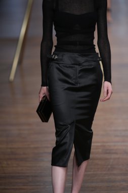 jason wu Show'da pist model yürür