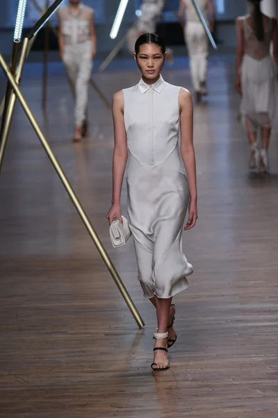 Jason wu Show'da pist model yürür — Stok fotoğraf