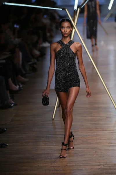 Jason wu Show'da pist model yürür — Stok fotoğraf