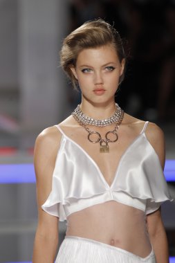 Lindsey wixson rodarte Show'da model