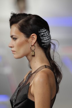 model rodarte Show'da pist yürür