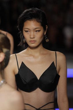 rodarte Show'da pist modelleri yürümek