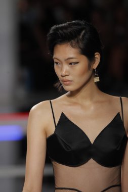 model rodarte Show'da pist yürür