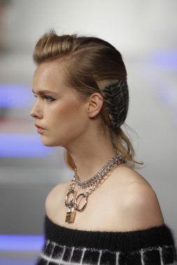 model rodarte Show'da pist yürür