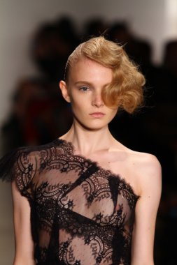 alexandre herchcovitch Show'da model yürür