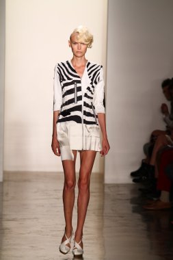 alexandre herchcovitch Show'da model yürür