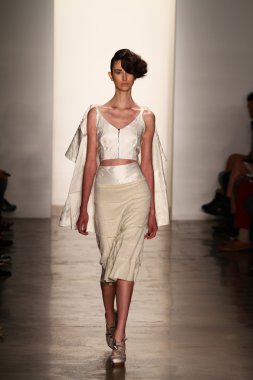 alexandre herchcovitch Show'da model yürür