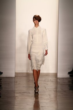 alexandre herchcovitch Show'da model yürür