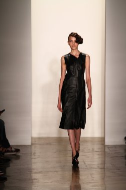 alexandre herchcovitch Show'da model yürür