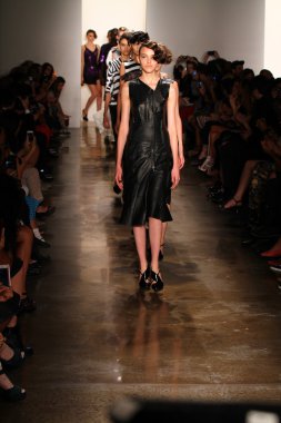 alexandre herchcovitch Show'da modelleri yürümek