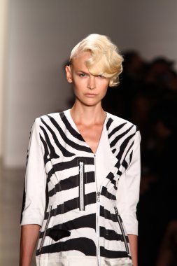 alexandre herchcovitch Show'da model yürür