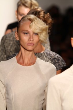 alexandre herchcovitch Show'da modelleri yürümek